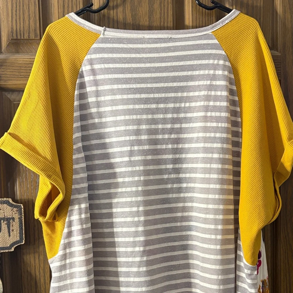Umgee Floral V-Neck Blouse with Yellow Sleeves - Picture 6 of 8